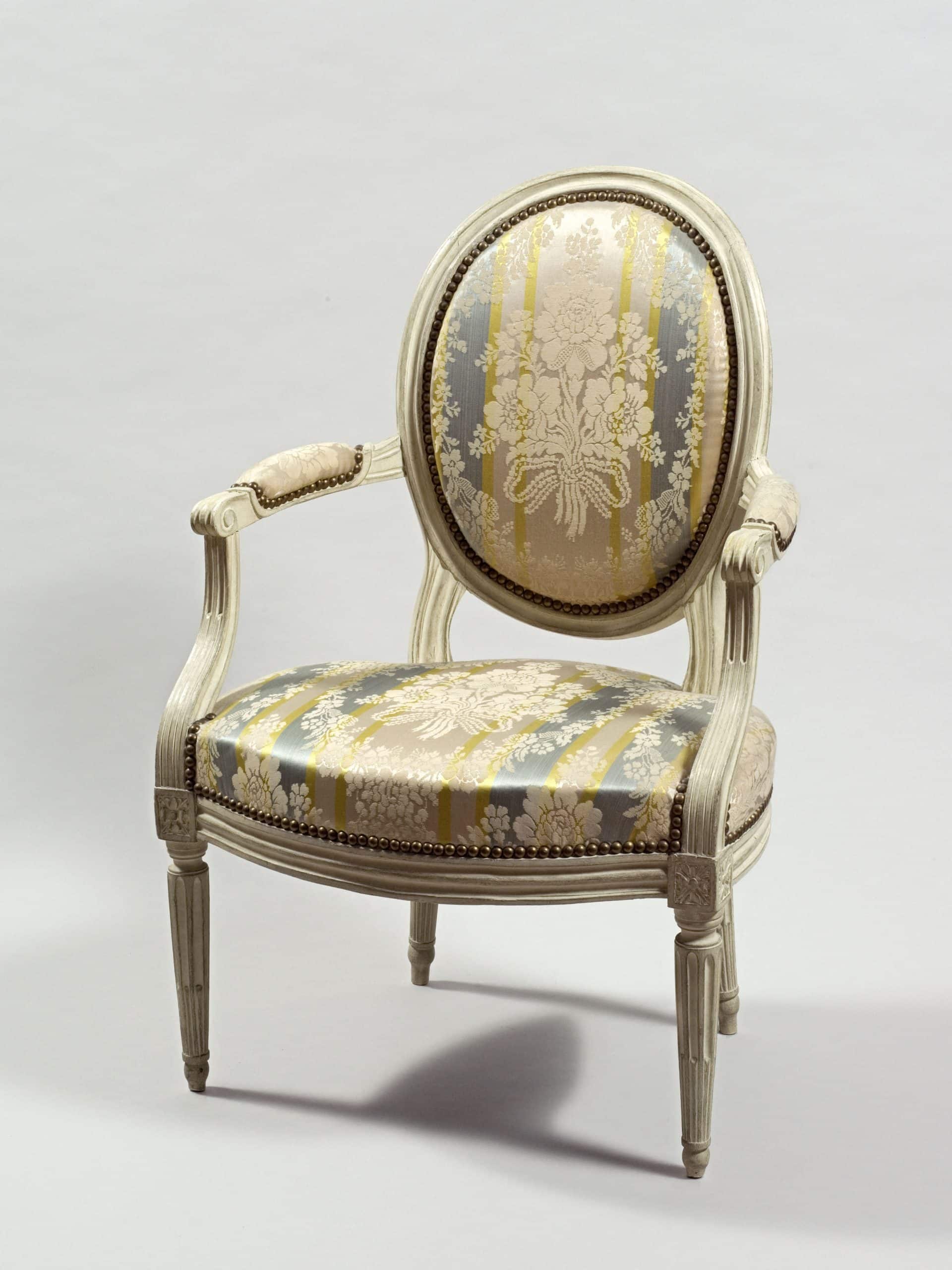 Source : parismuseescollections.paris.fr FAUTEUIL STYLE MEDAILLON