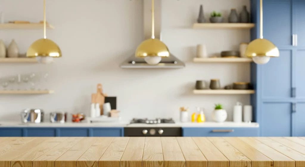 Table rustique en cuisine