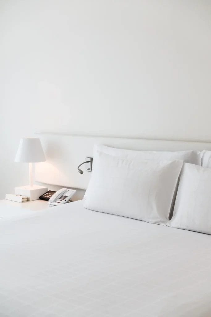 Linge de lit blanc 